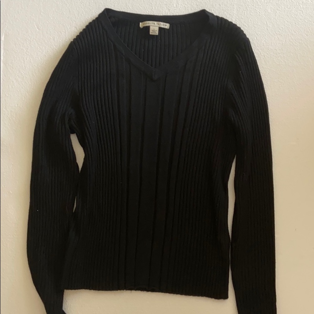 L juniors Black v-neck cable knit long sleeve sweater